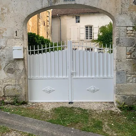 La Maison Du Pont 3*